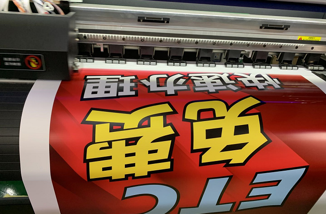 成都商场超薄灯箱扶梯广告_定制广告